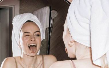 Lachen über sich selbst – Wie Selbstironie die psychische Gesundheit stärkt